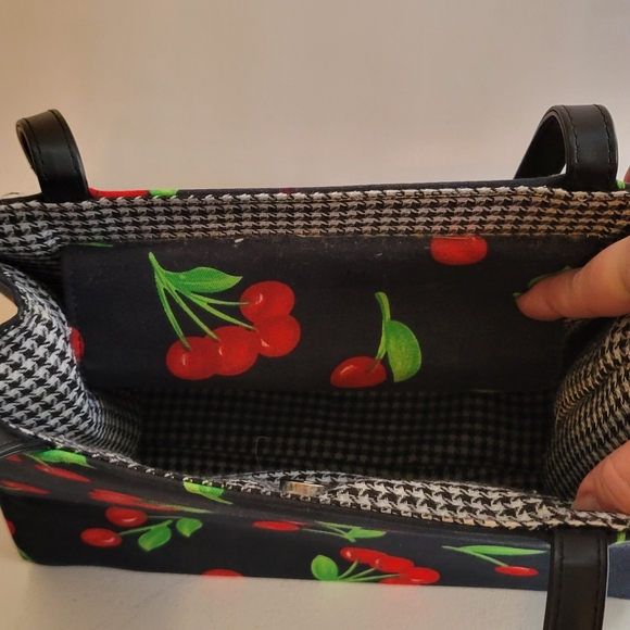 Purse - Picture 3 of 3